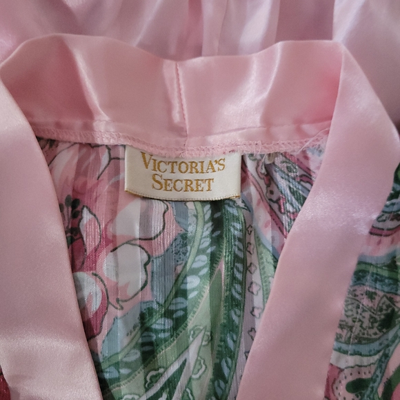 Size Small NWOT Victoria's Secret Pink and Green Patterned Loungewear - Picture 3 of 9